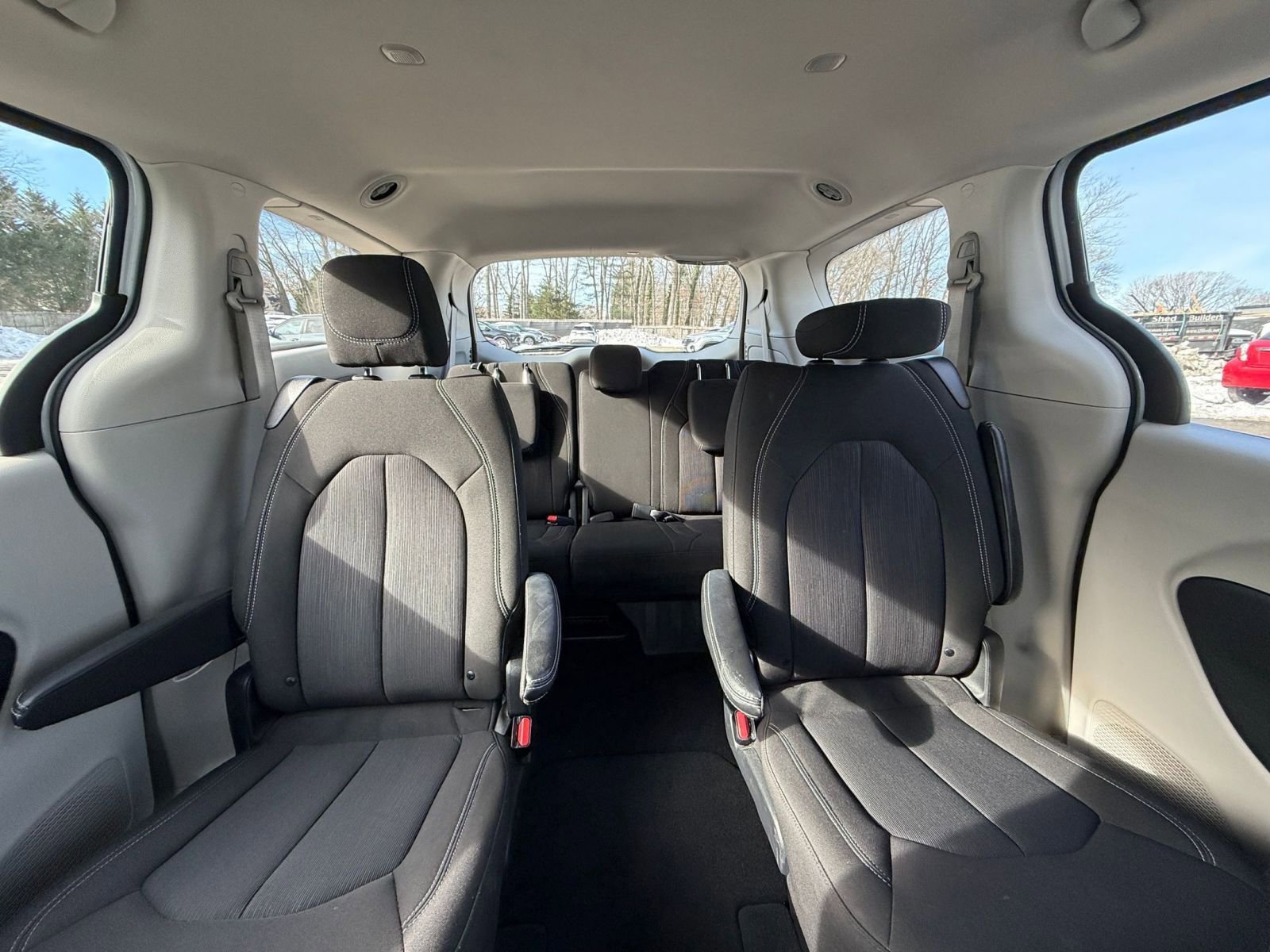 Used 2024 Chrysler Voyager LX image 41