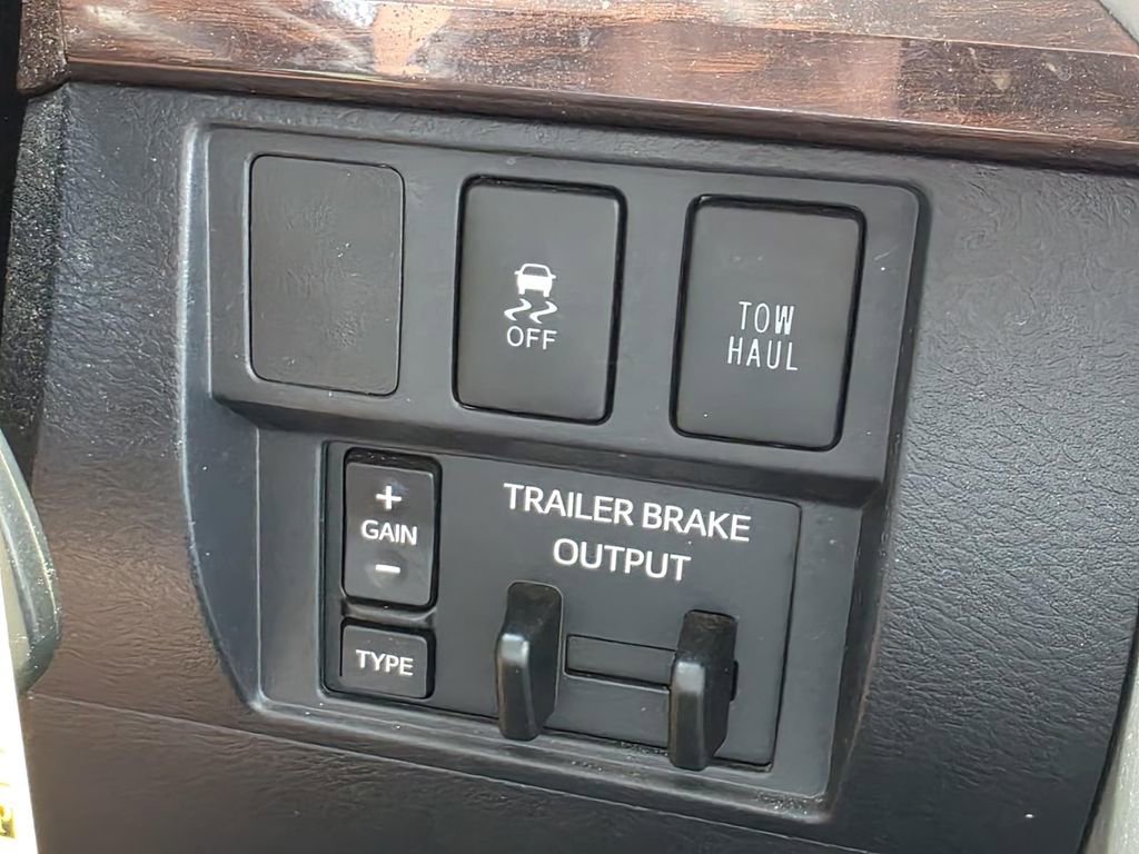 Used 2017 Toyota Tundra Limited AWD/4WD image 26