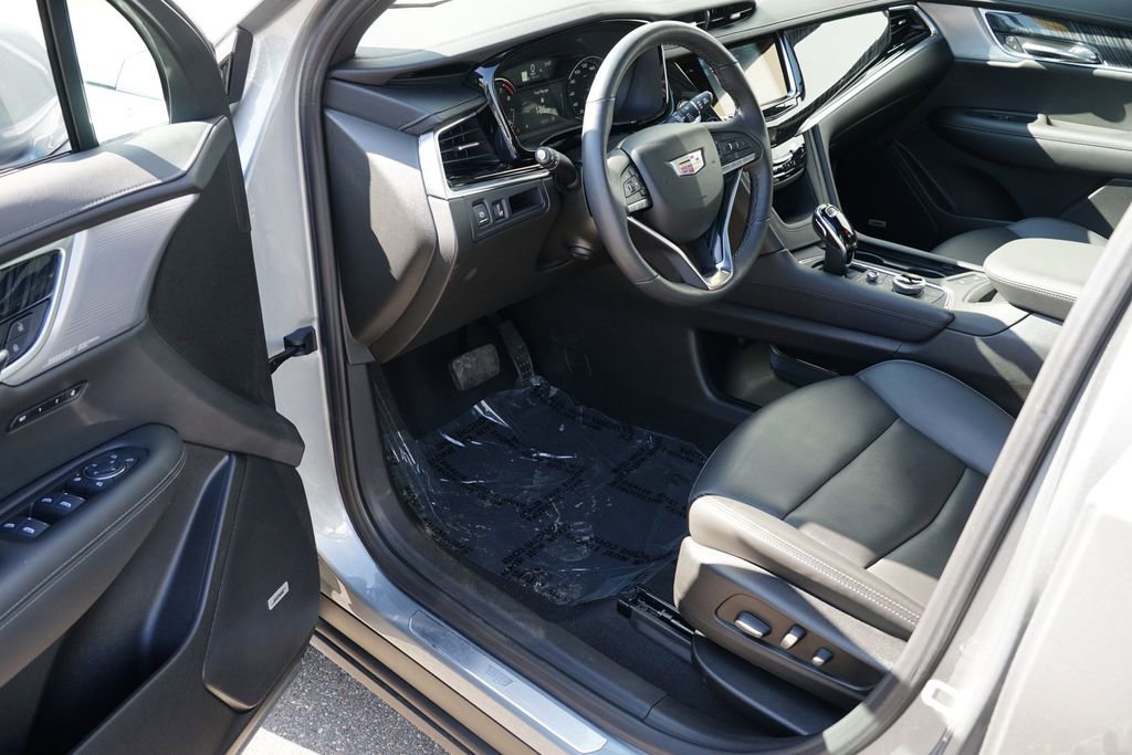 Used 2025 Cadillac XT6 Premium Luxury image 13