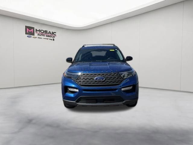 Used 2022 Ford Explorer XLT w/ Equipment Group 202A AWD/4WD image 3