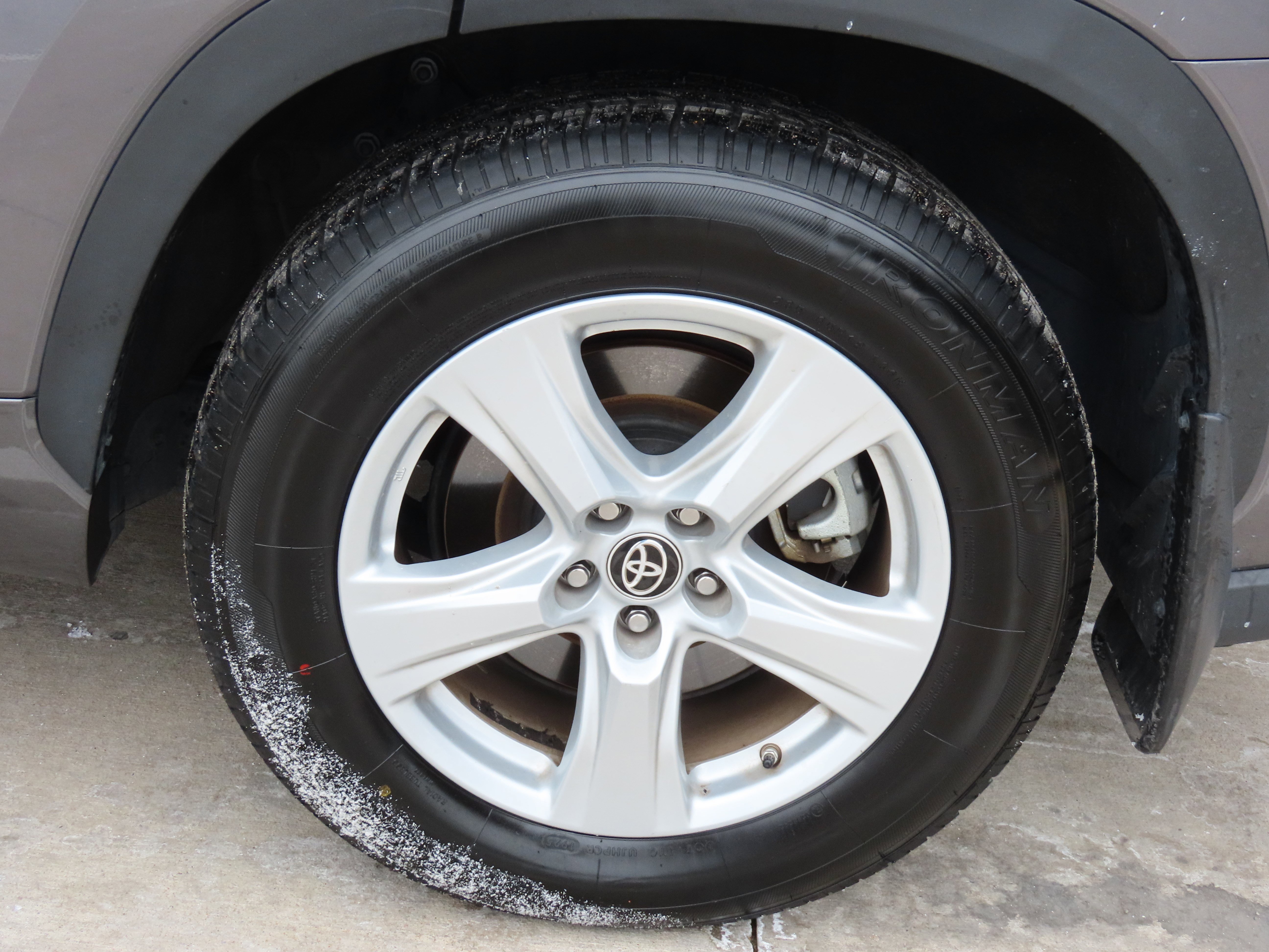 Used 2024 Toyota Highlander LE image 41