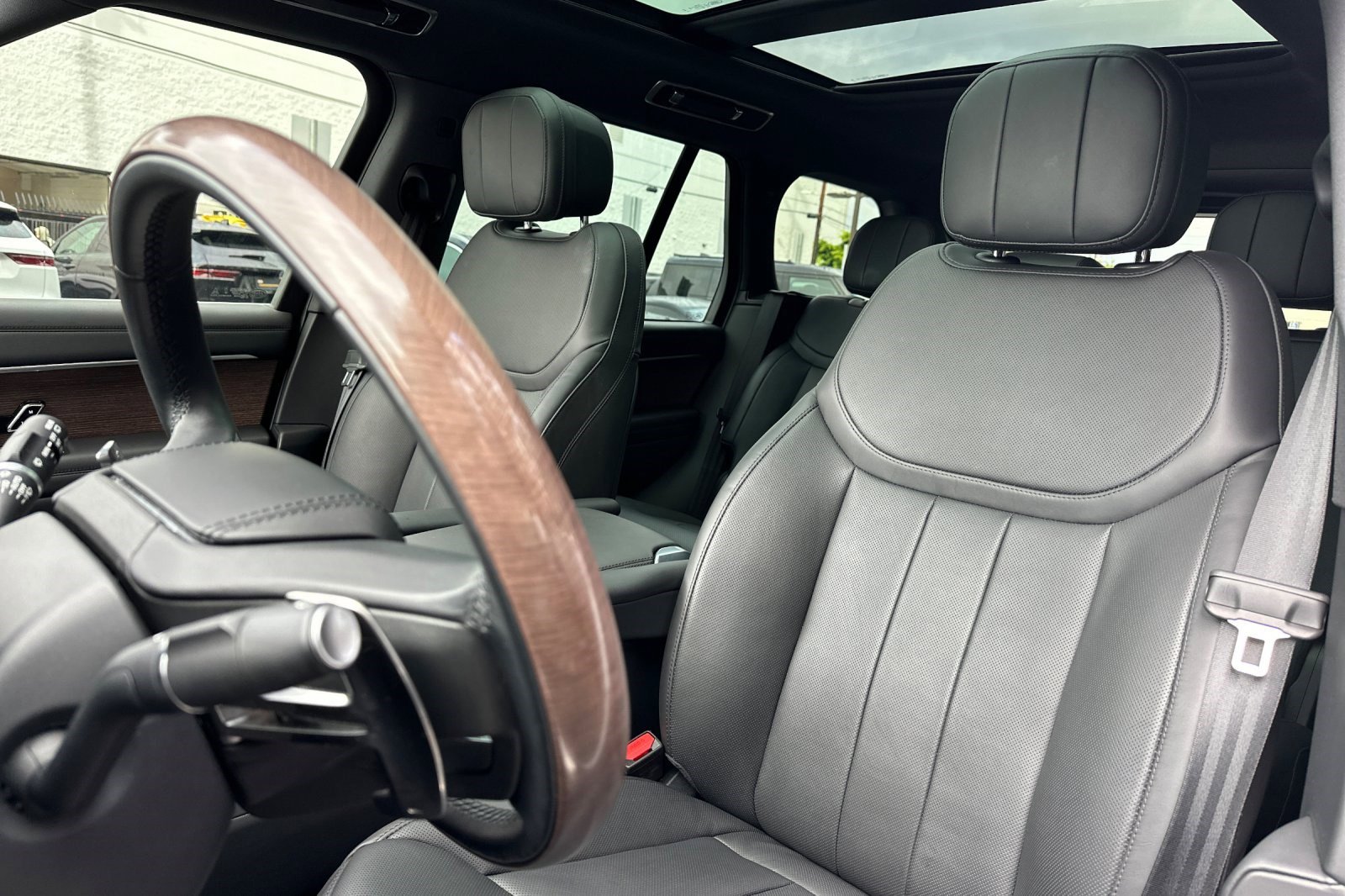 Used 2024 Land Rover Range Rover SE image 6