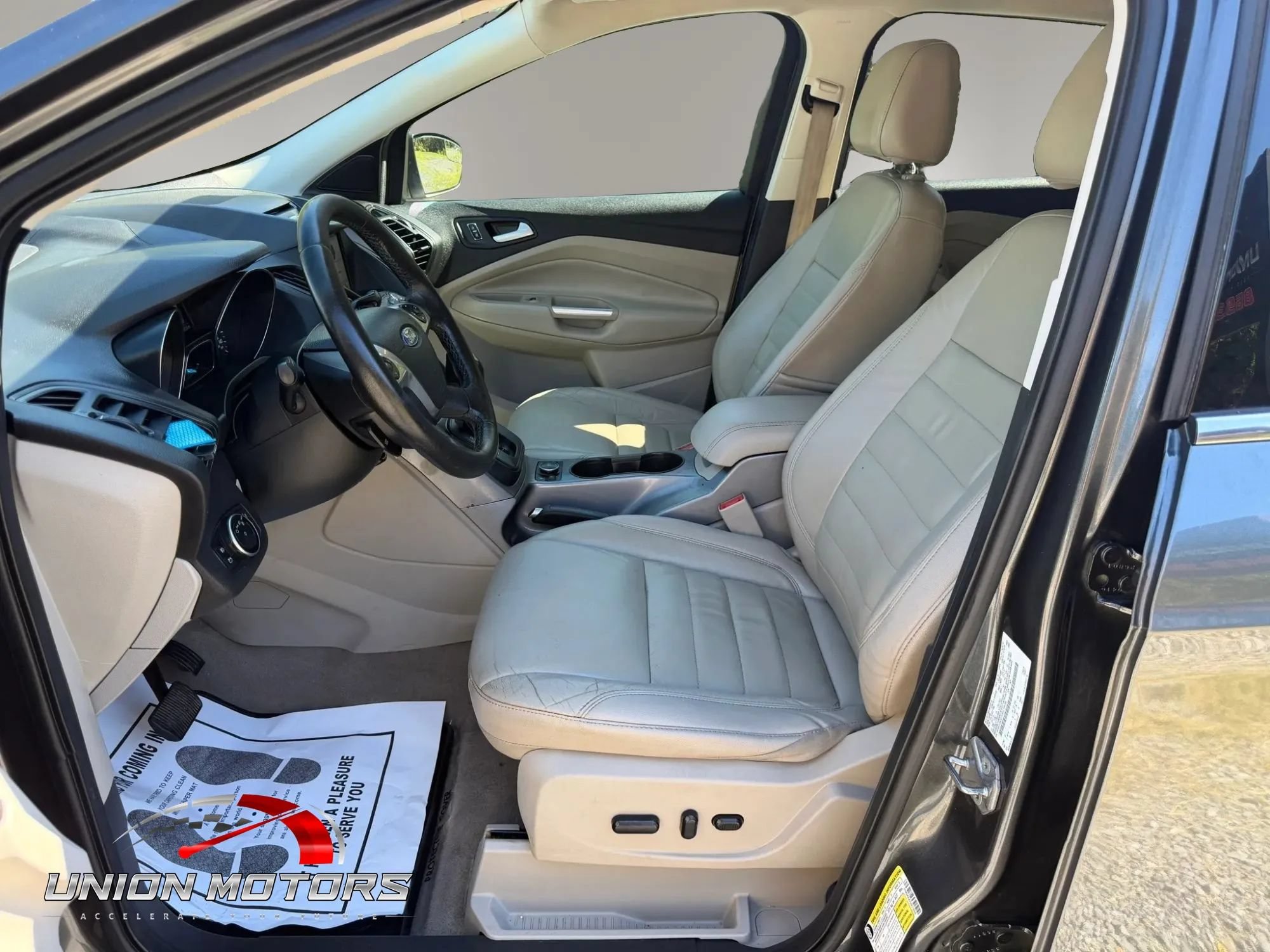 Used 2016 Ford Escape SE w/ SE Leather Comfort Package FWD image 17