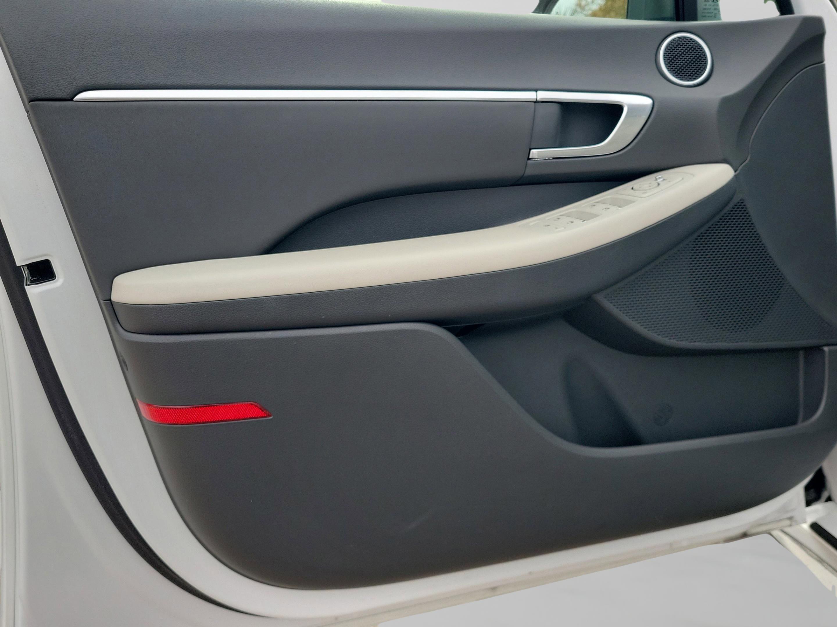 Used 2023 Hyundai Sonata SEL w/ Convenience Package image 16