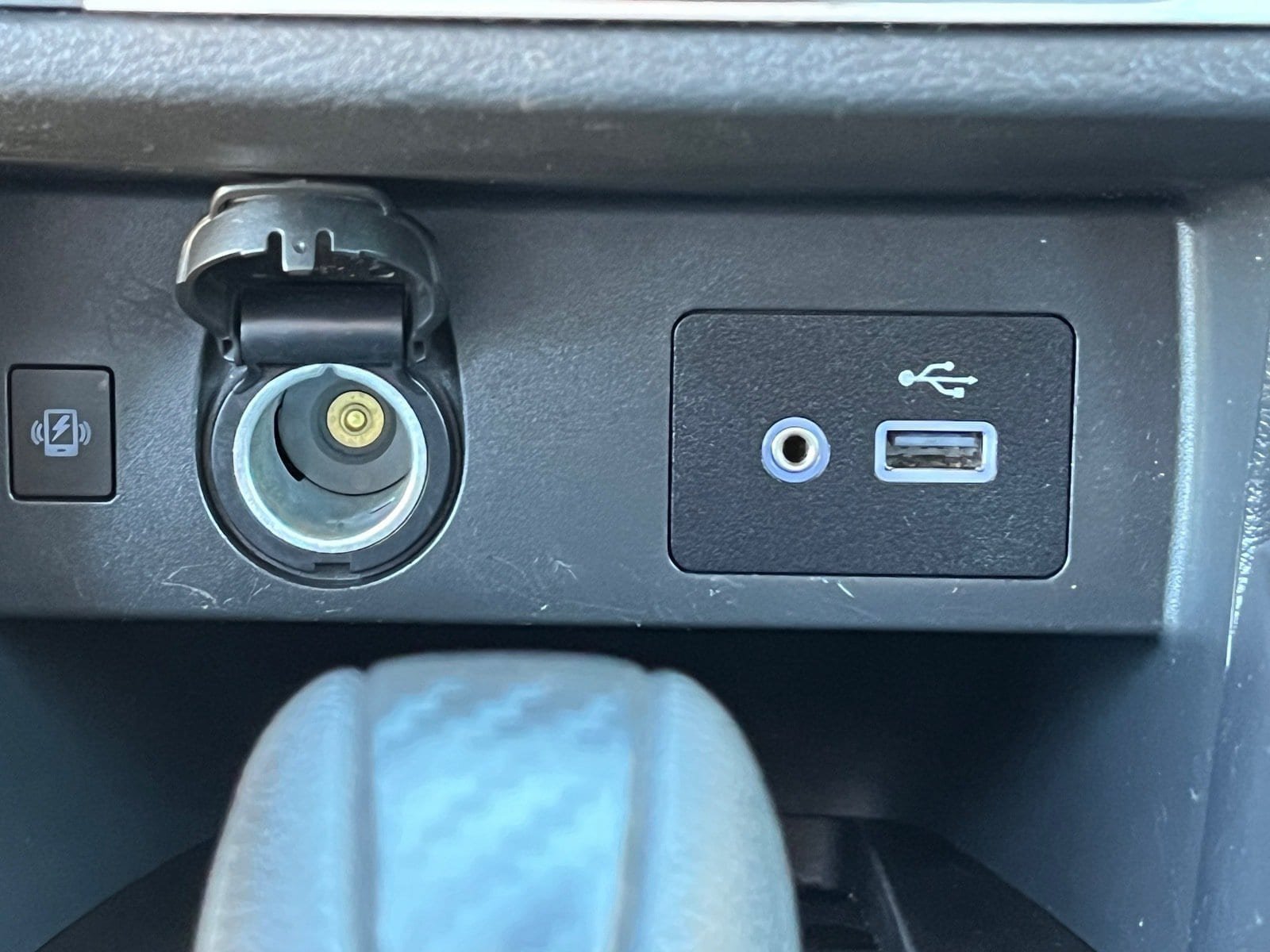 Used 2024 Nissan Versa SV w/ Trunk Package FWD image 23