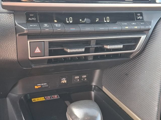 Used 2025 Toyota Camry SE FWD image 15
