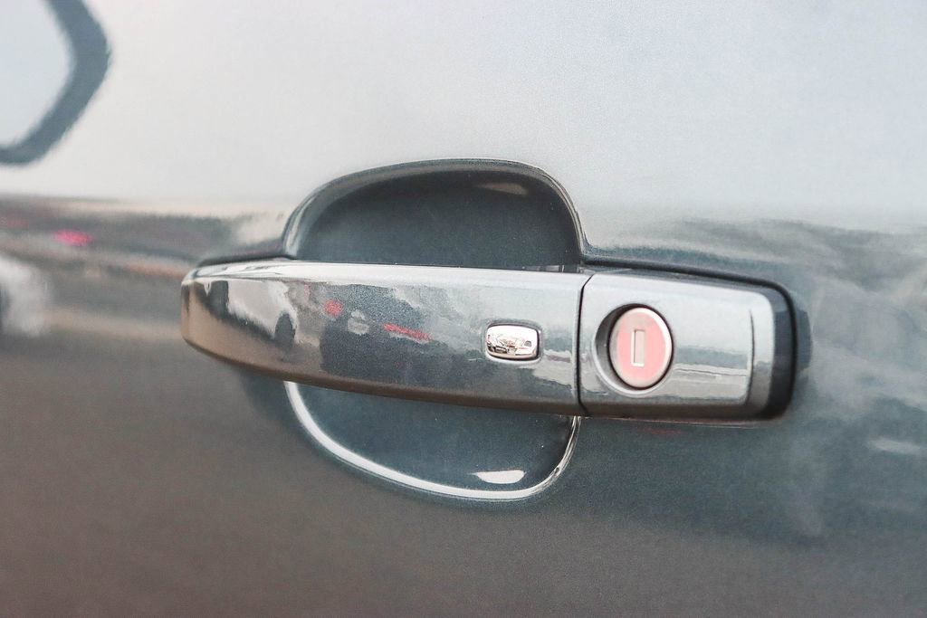 Used 2022 Chevrolet Trax LT w/ LT Convenience Package image 12