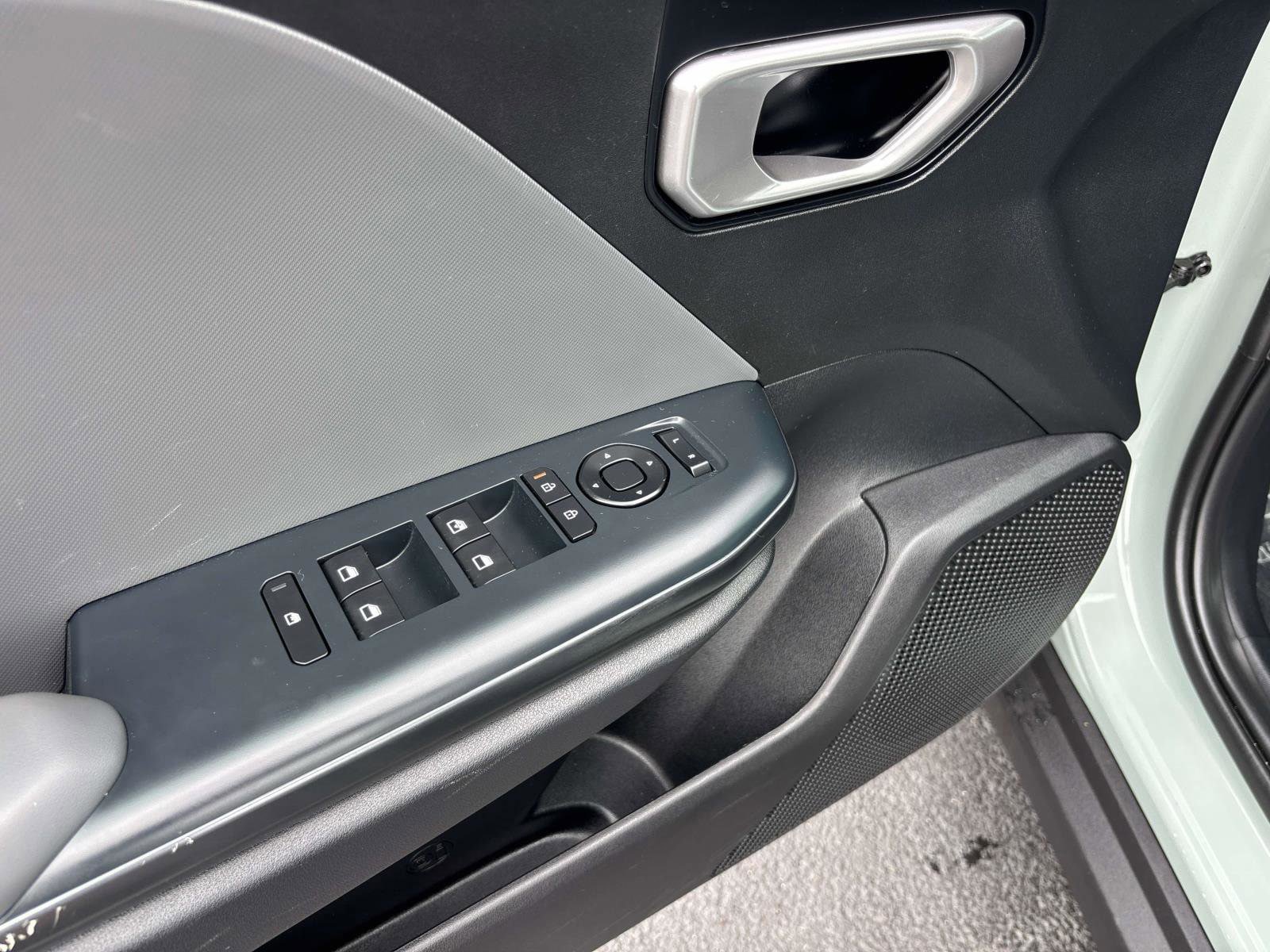 Used 2025 Kia K4 LXS image 17