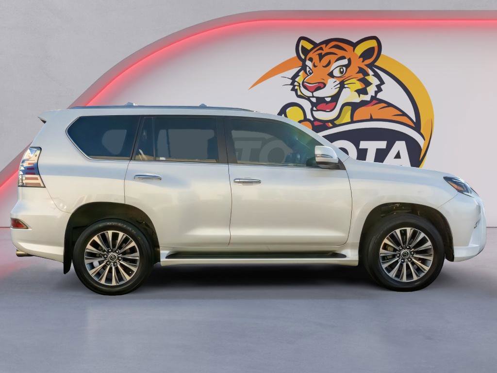 Used 2023 Lexus GX 460 Luxury w/ Accessory Package image 4