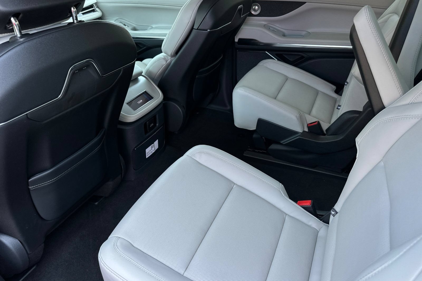 New 2026 Lincoln Navigator L Reserve AWD/4WD image 11