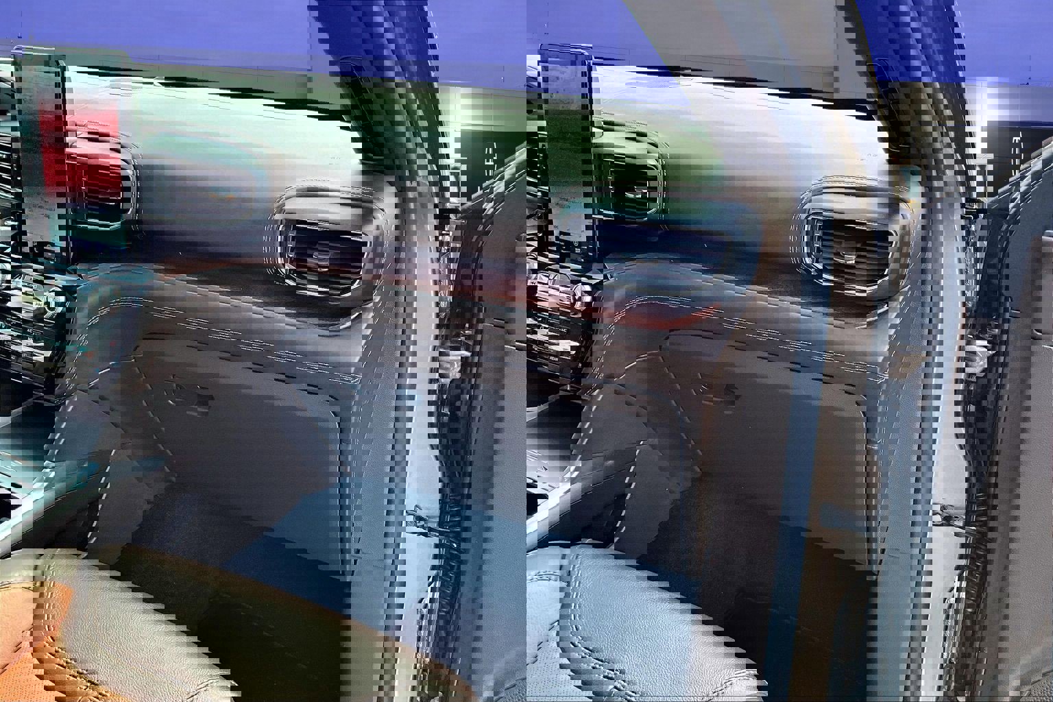 Used 2021 Ford Explorer King Ranch w/ Premium Technology Package image 28