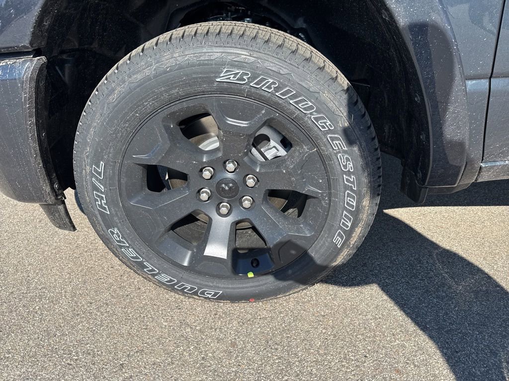 New 2026 RAM 1500 4x4 Crew Cab image 9