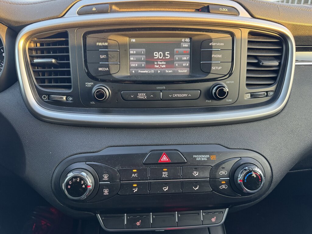 Used 2016 Kia Sorento LX w/ LX Convenience Package image 24