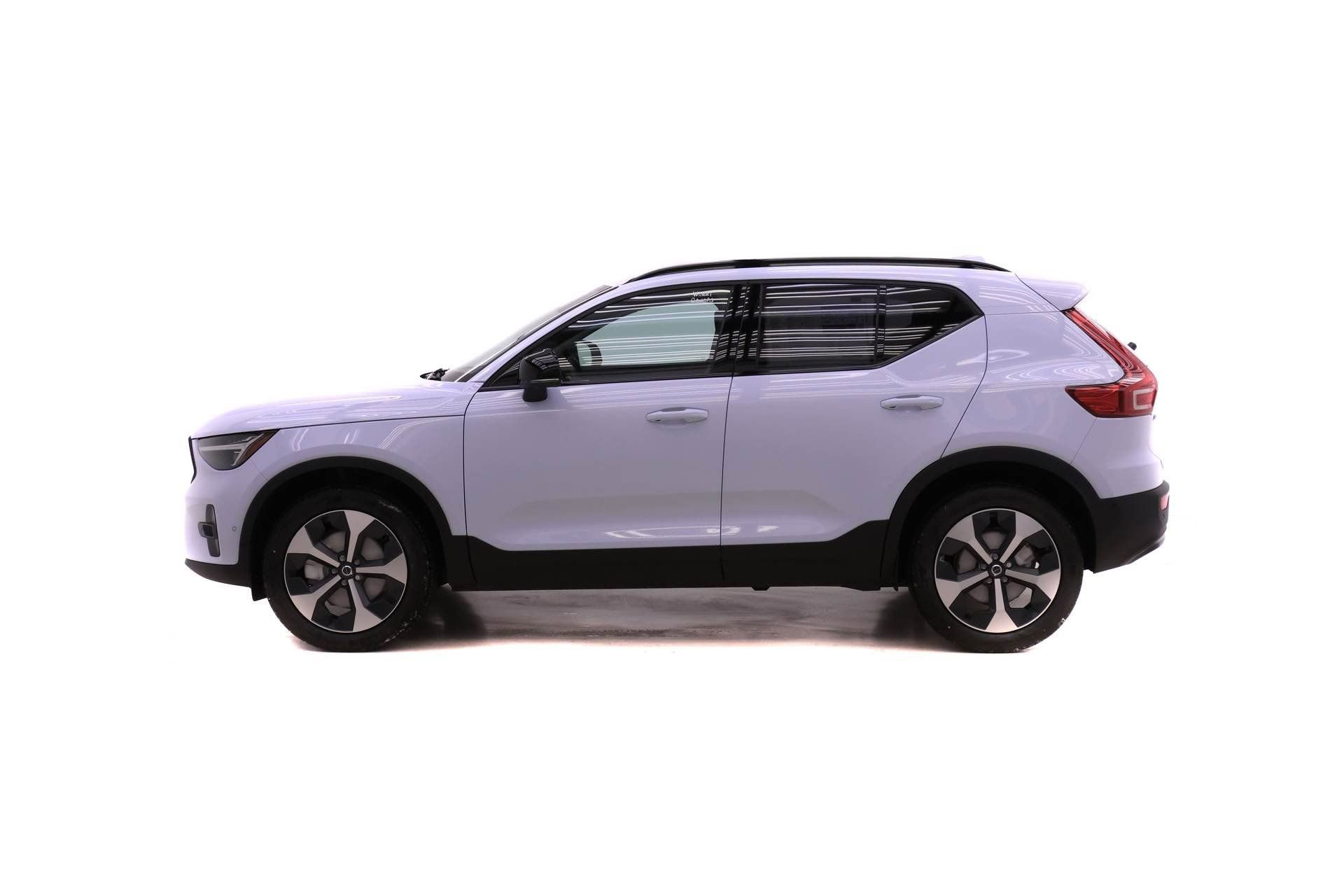 New 2026 Volvo XC40 B5 Plus w/ Protection Package Premier AWD/4WD image 3