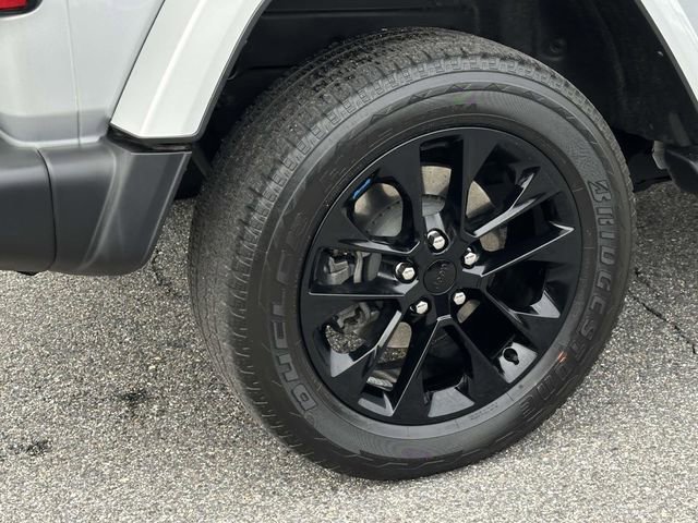 Used 2022 Jeep Wrangler Unlimited Sahara w/ Cold Weather Group image 31