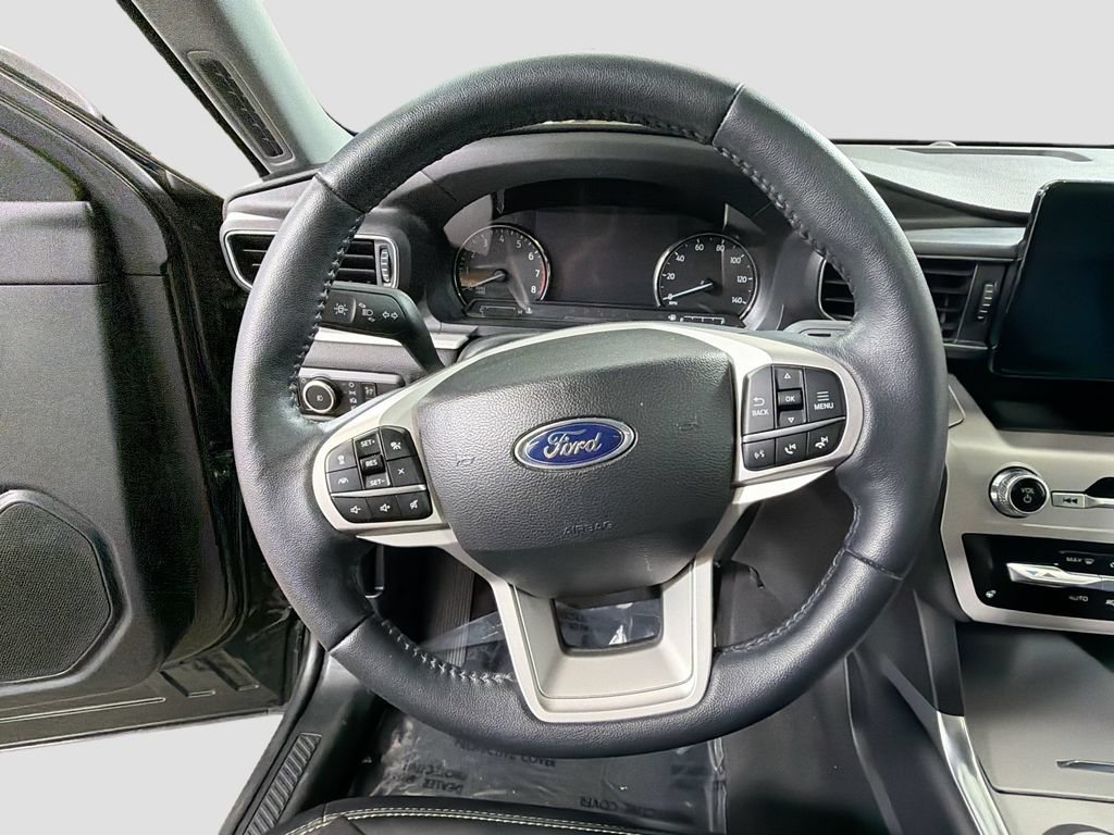 Used 2023 Ford Explorer XLT w/ Equipment Group 202A AWD/4WD image 13