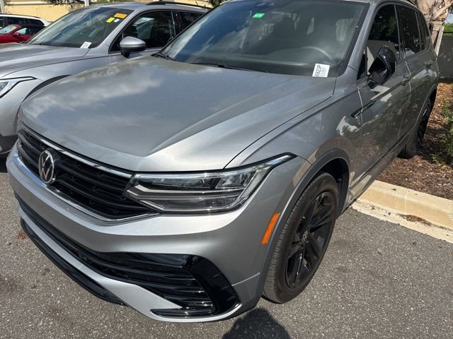 Used 2023 Volkswagen Tiguan SE R-Line image 3