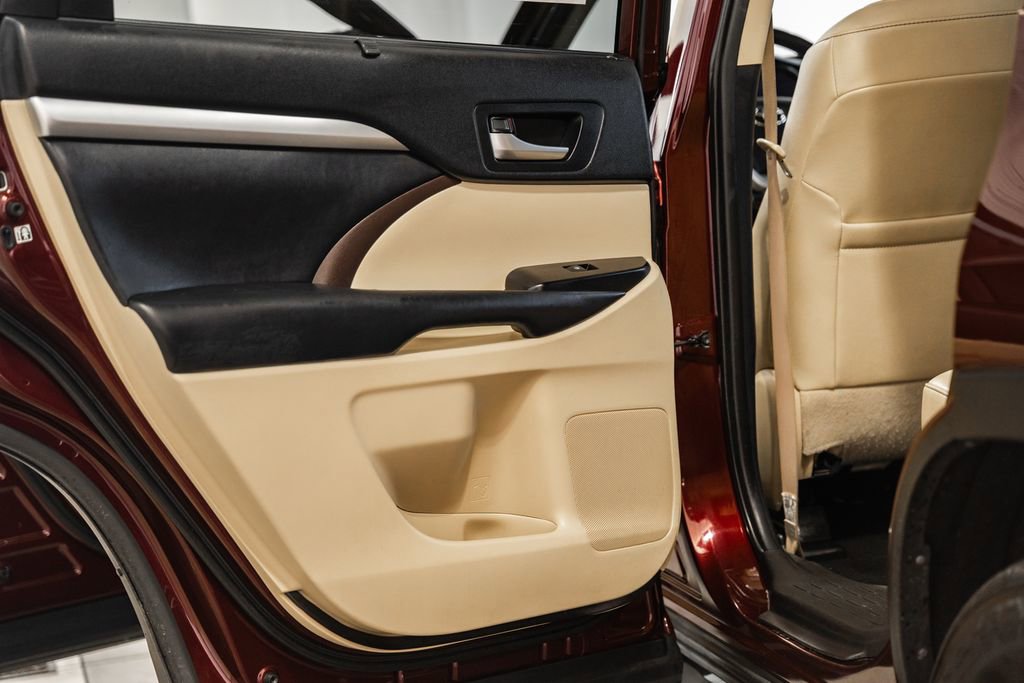 Used 2019 Toyota Highlander XLE image 35