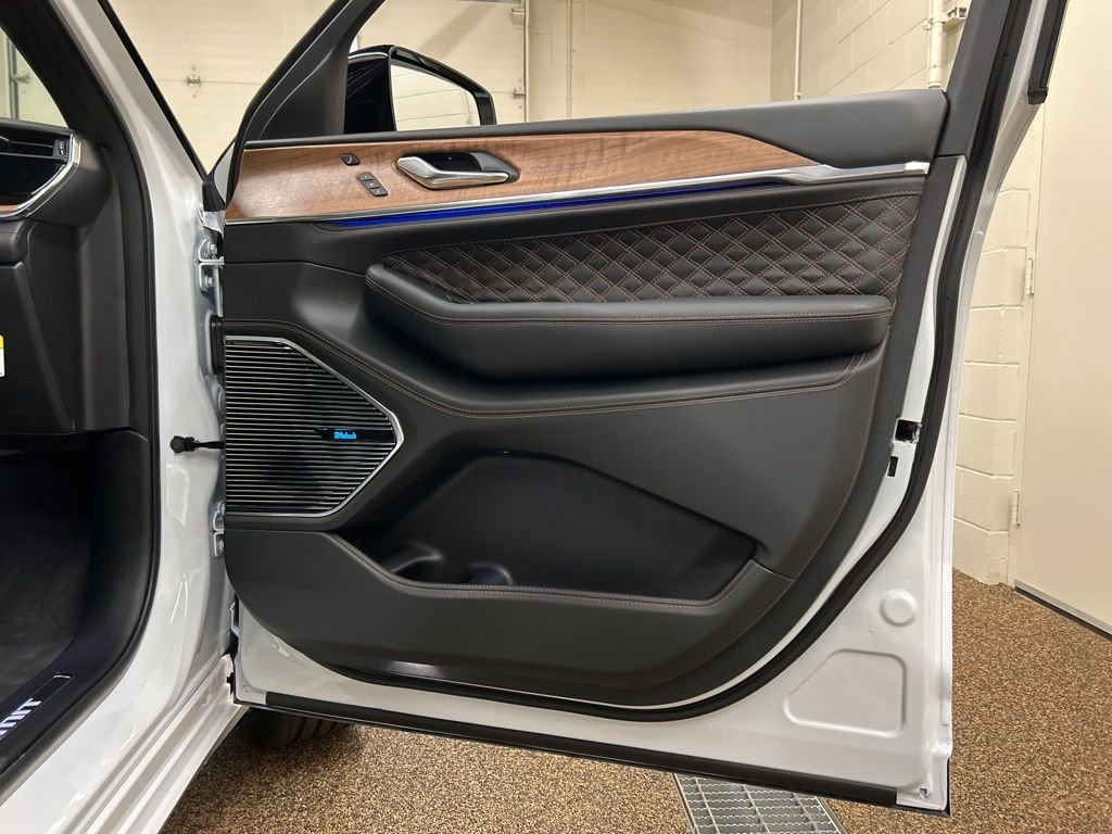 New 2026 Jeep Grand Cherokee L Summit AWD/4WD image 16