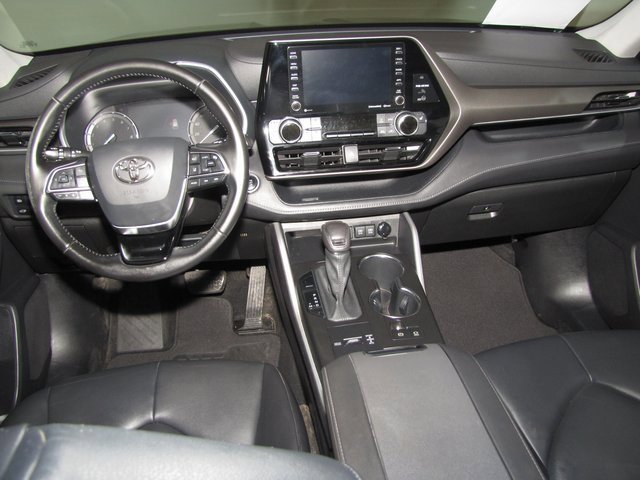 Used 2021 Toyota Highlander XLE image 15