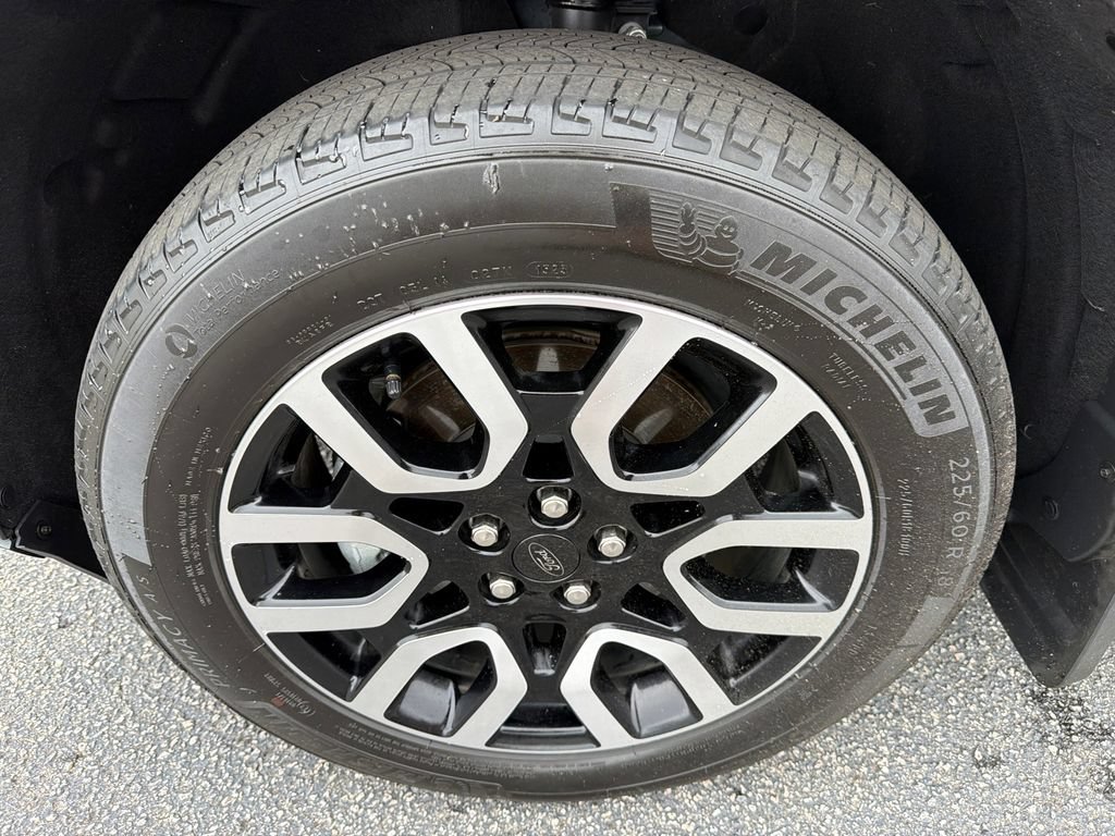 Used 2023 Ford Maverick Lariat FWD image 11