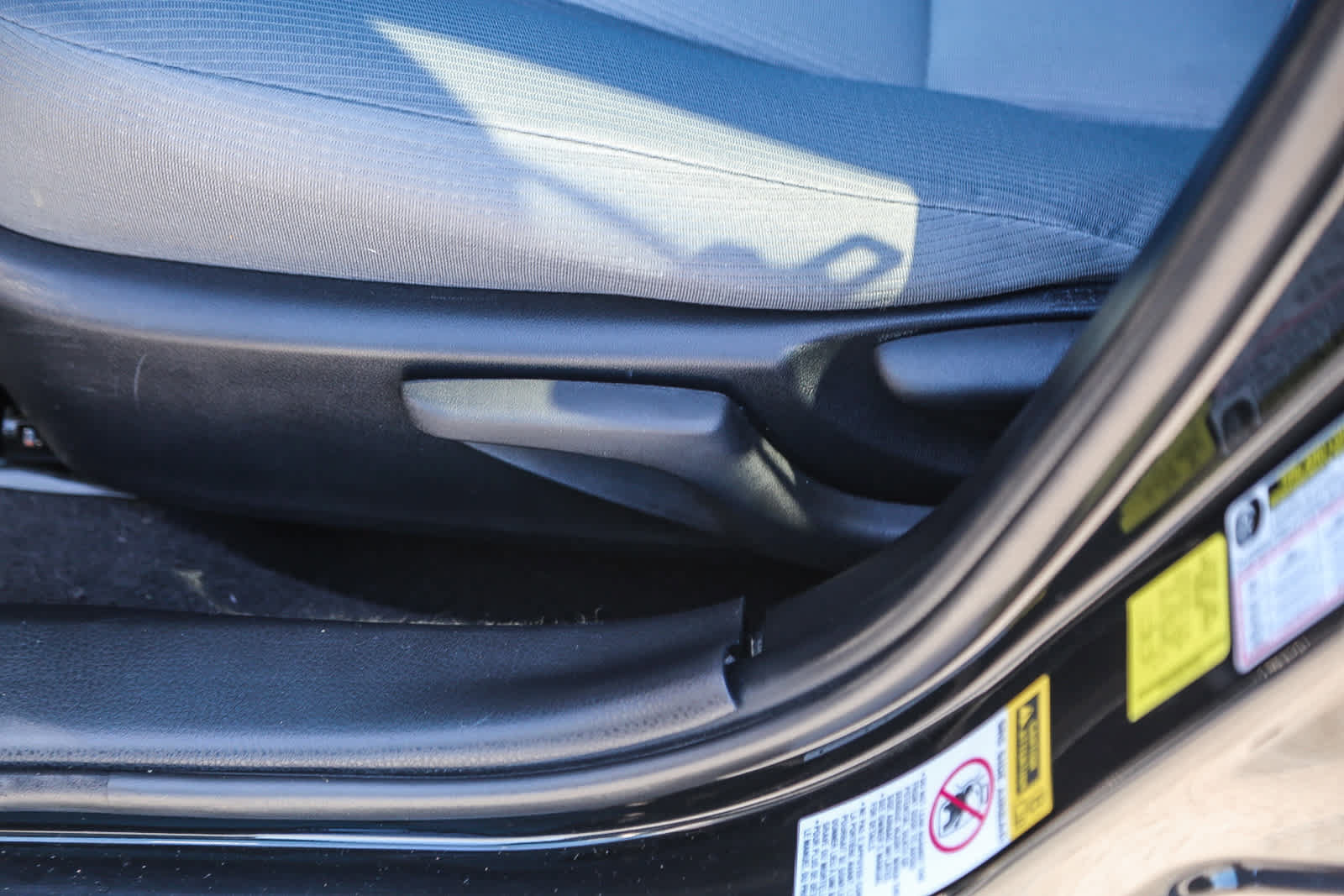 Used 2015 Toyota Corolla L FWD image 19