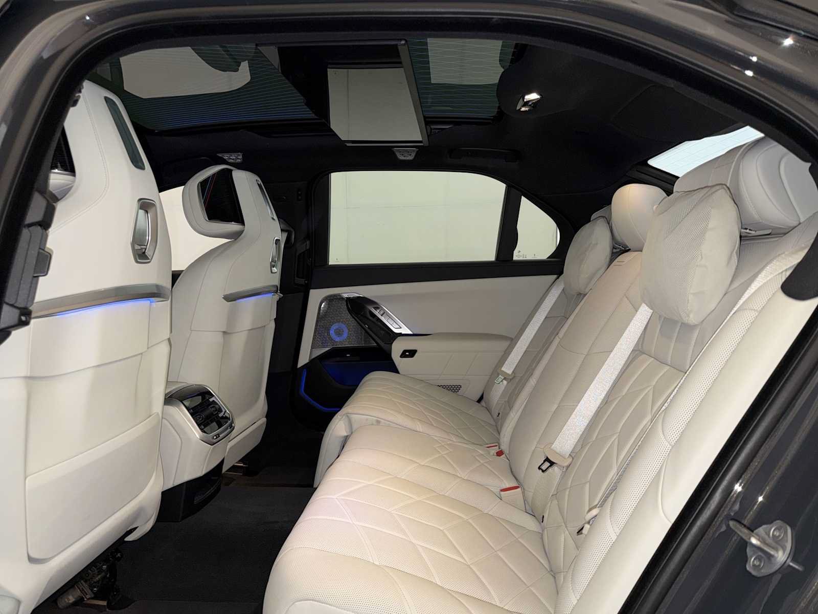 Used 2026 BMW i7 xDrive60 AWD/4WD image 21