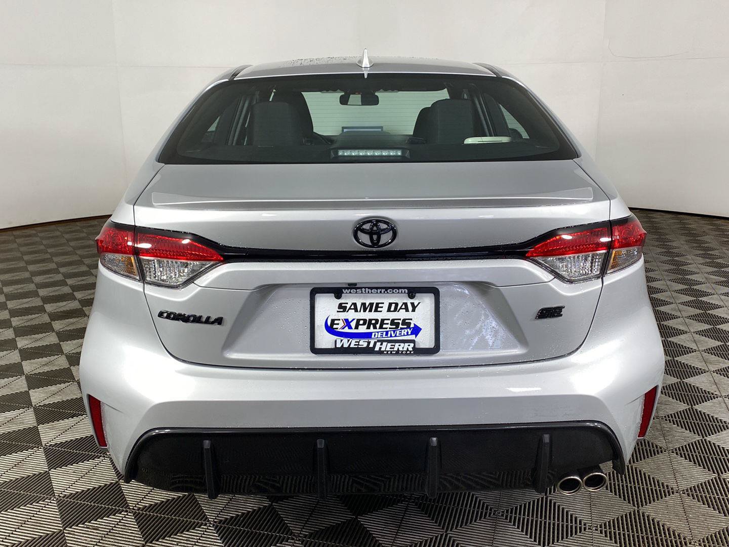 Used 2026 Toyota Corolla SE w/ SE Package FWD image 5