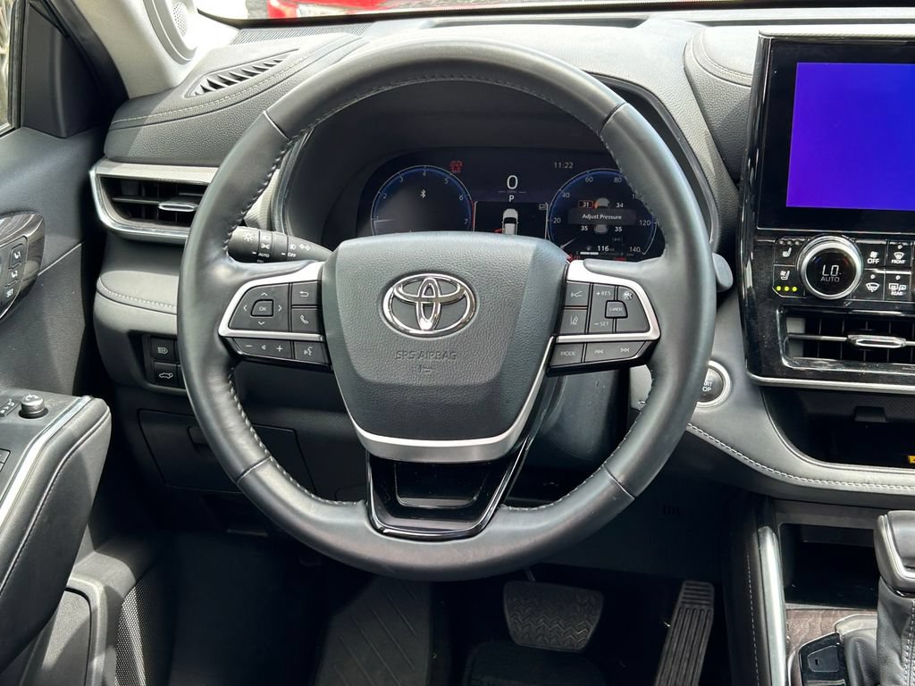 Certified 2024 Toyota Highlander Platinum FWD image 45