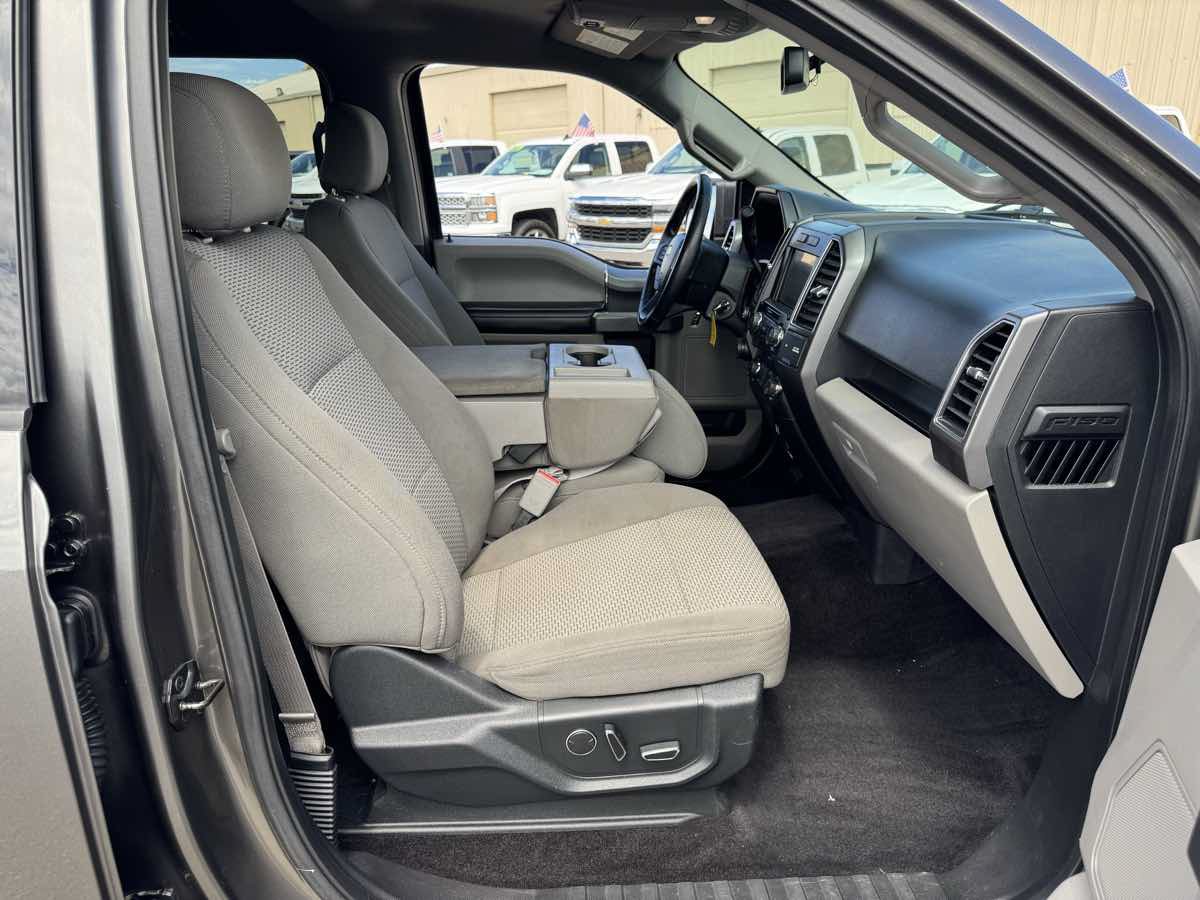 Used 2017 Ford F150 XLT w/ Equipment Group 302A Luxury AWD/4WD image 13