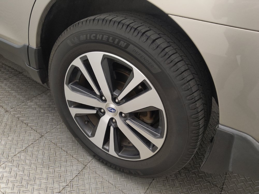 Used 2019 Subaru Outback 3.6R Limited AWD/4WD image 31