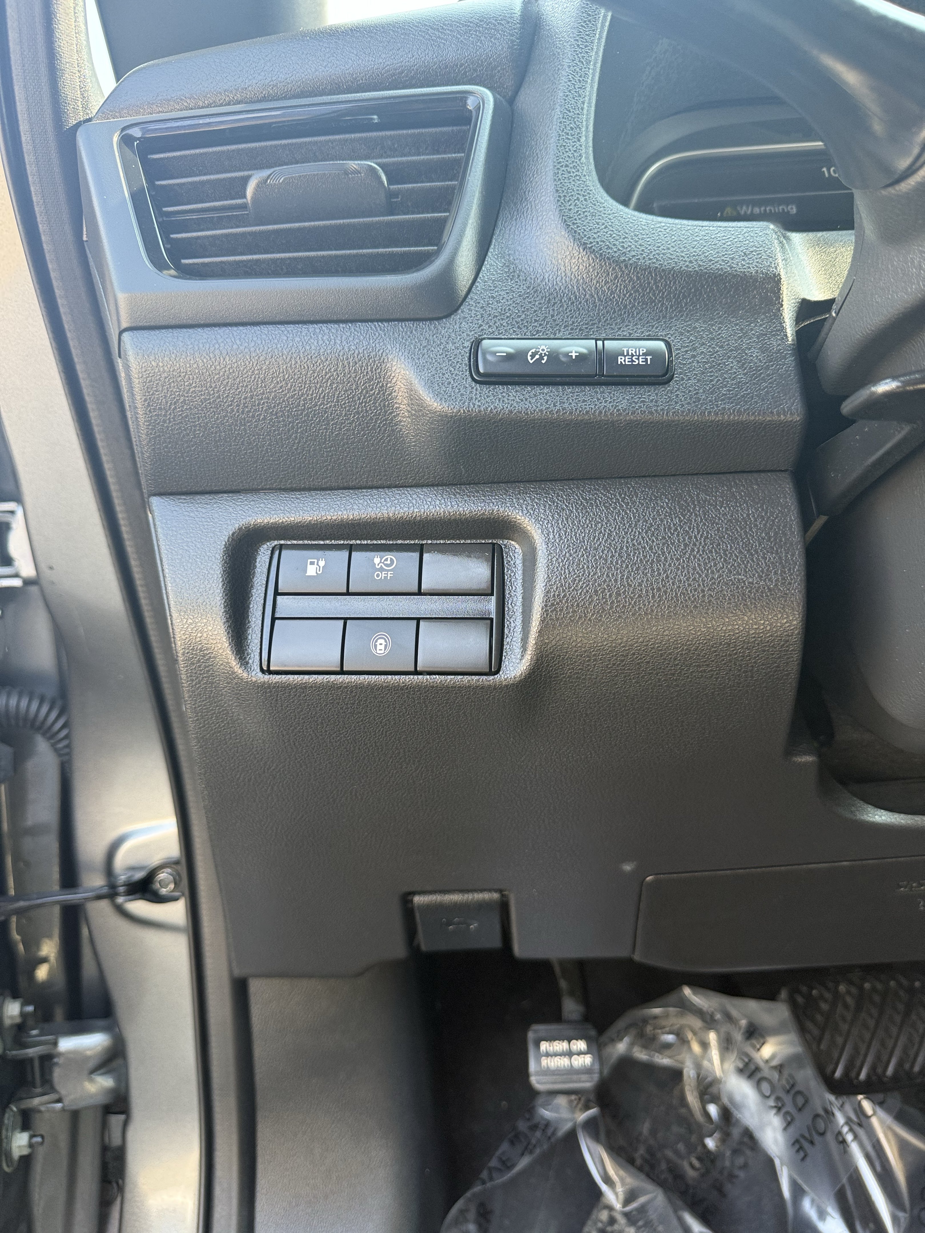 Used 2025 Nissan Leaf S FWD image 17