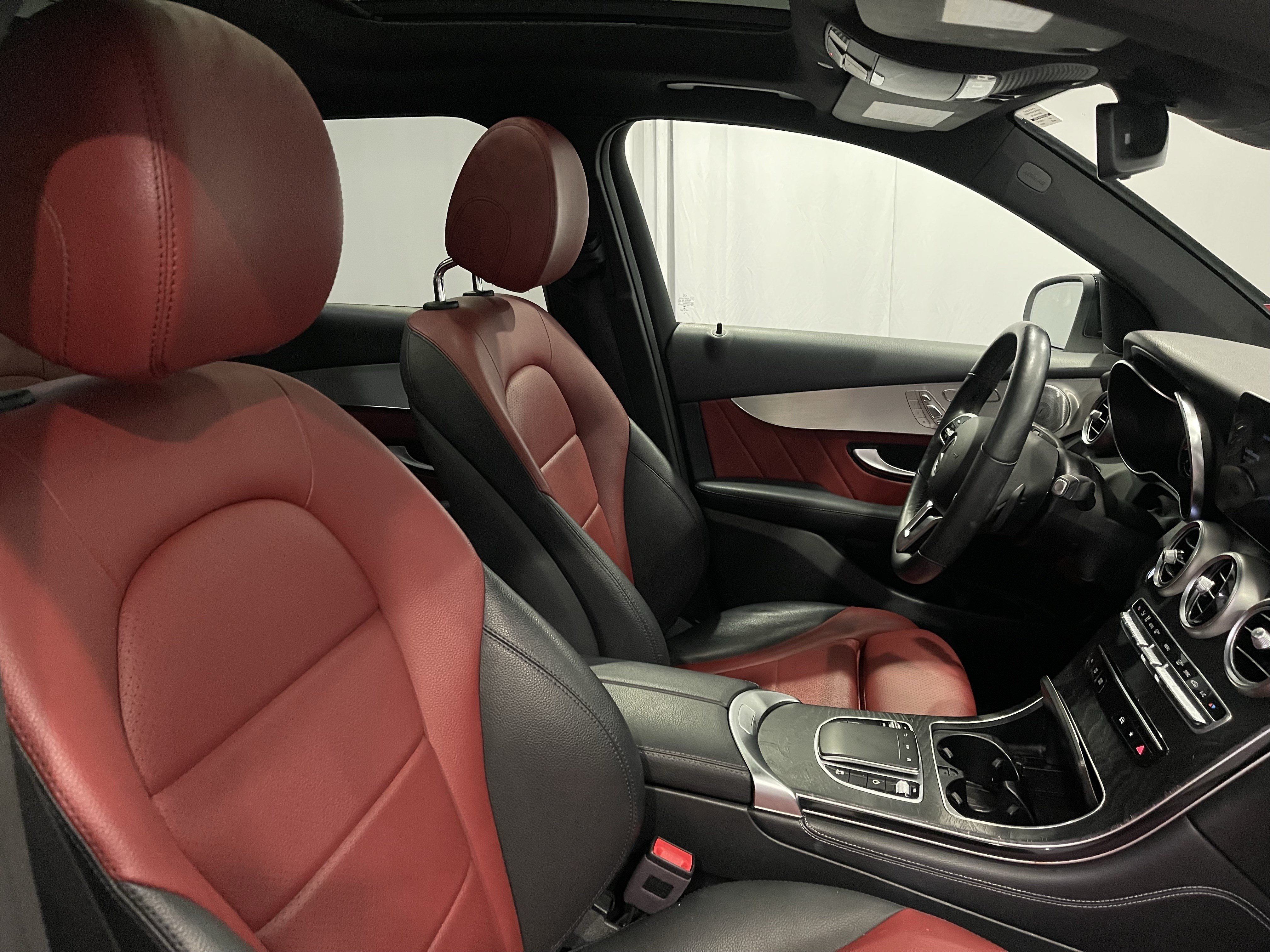 Used 2020 Mercedes-Benz GLC 300 4MATIC image 15