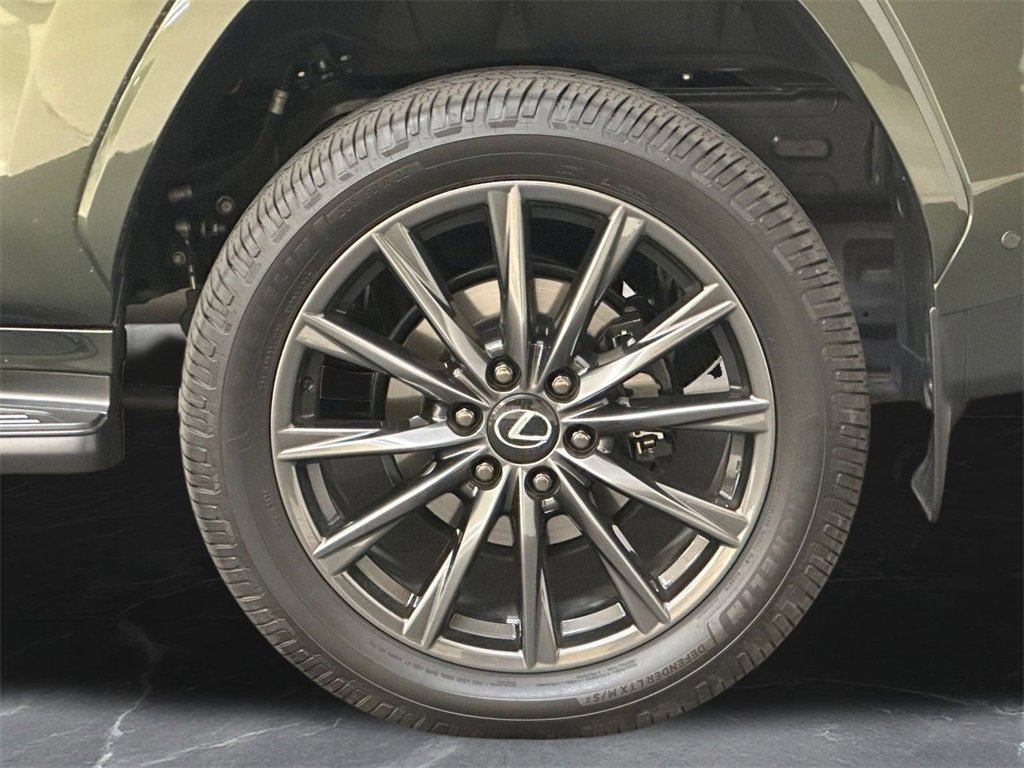Used 2025 Lexus LX 700h F Sport image 41