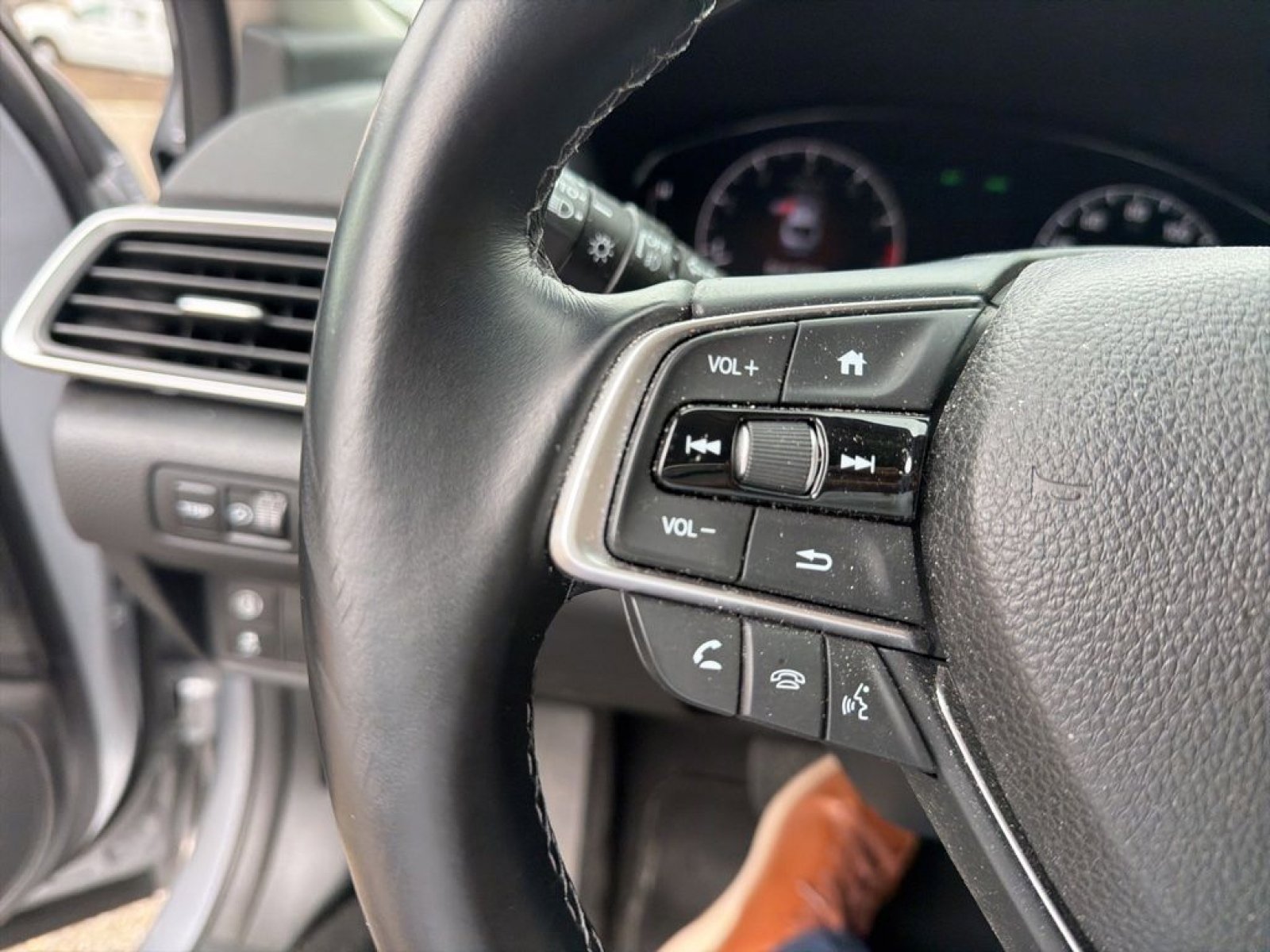 Used 2018 Honda Accord EX-L image 24