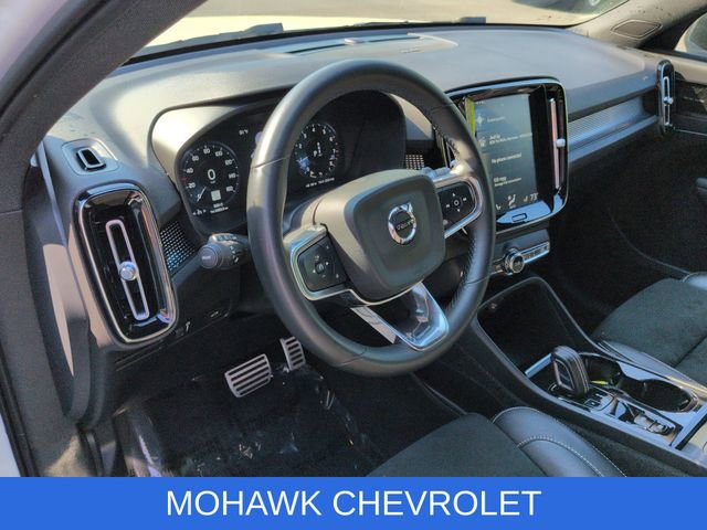 Used 2022 Volvo XC40 T5 R-Design w/ Climate Package AWD/4WD image 11