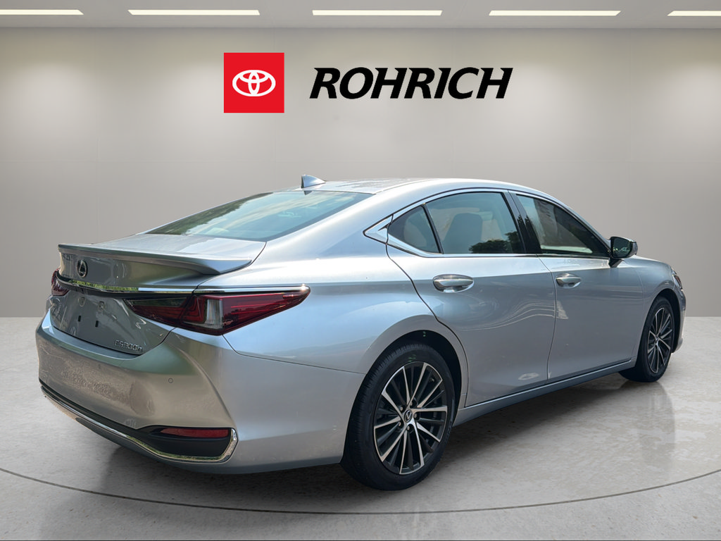 Used 2024 Lexus ES 300h w/ Premium Package FWD image 9