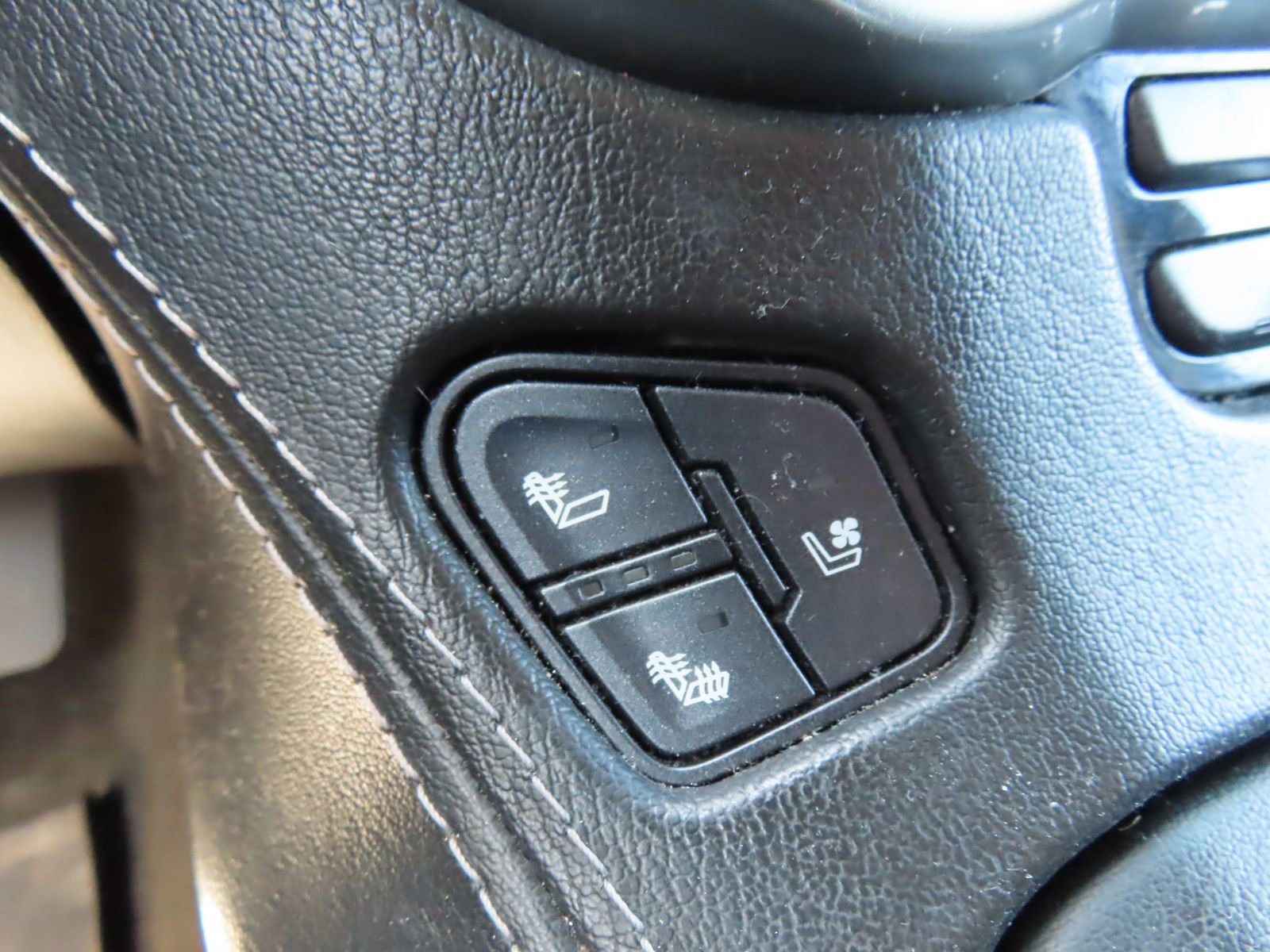 Used 2017 Chevrolet Suburban Premier AWD/4WD image 28