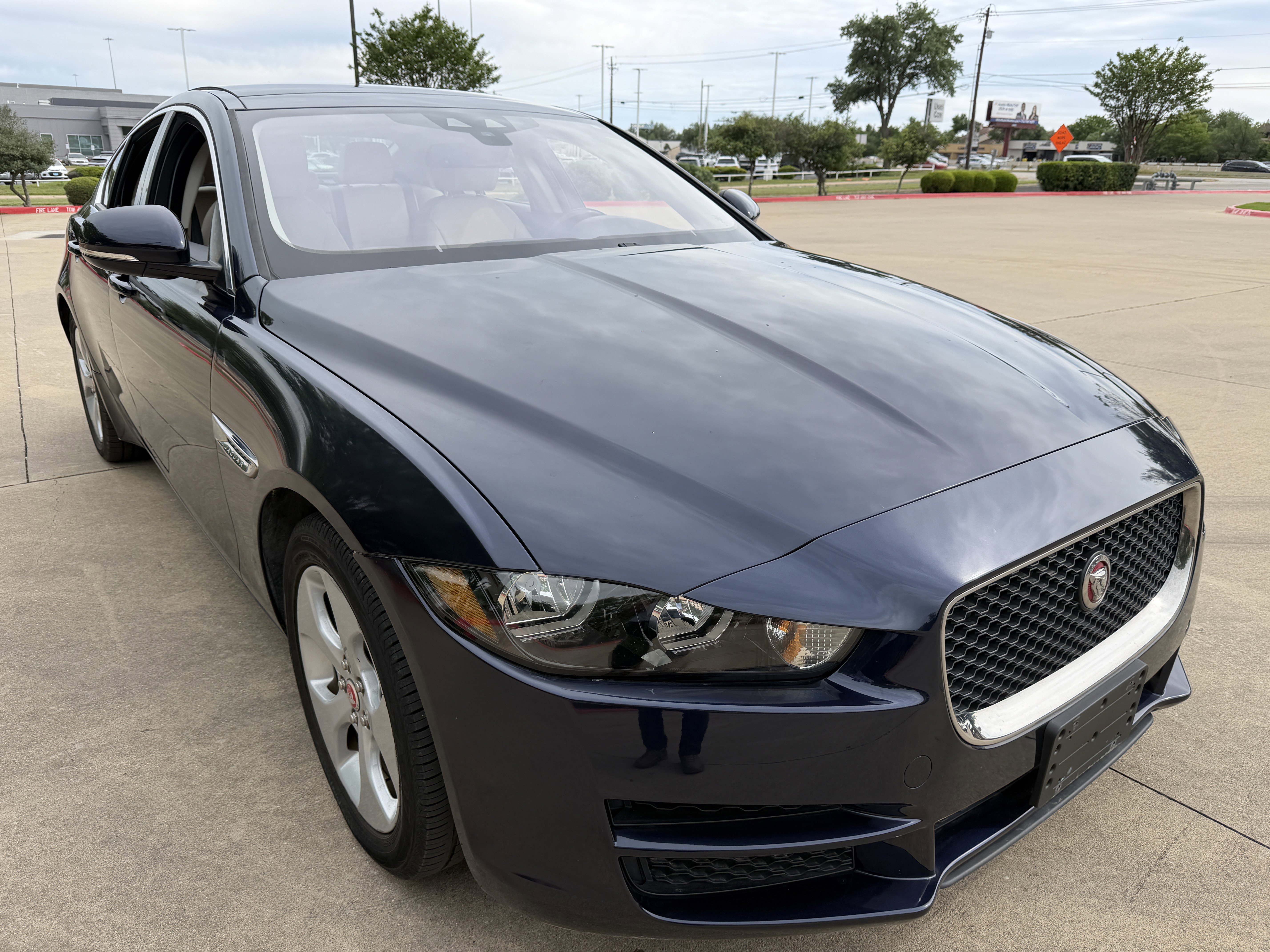 Used 2018 Jaguar XE image 1