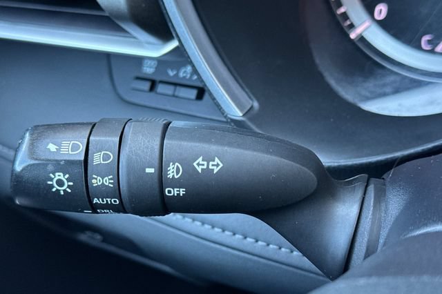 Used 2023 Toyota Highlander XLE FWD image 38