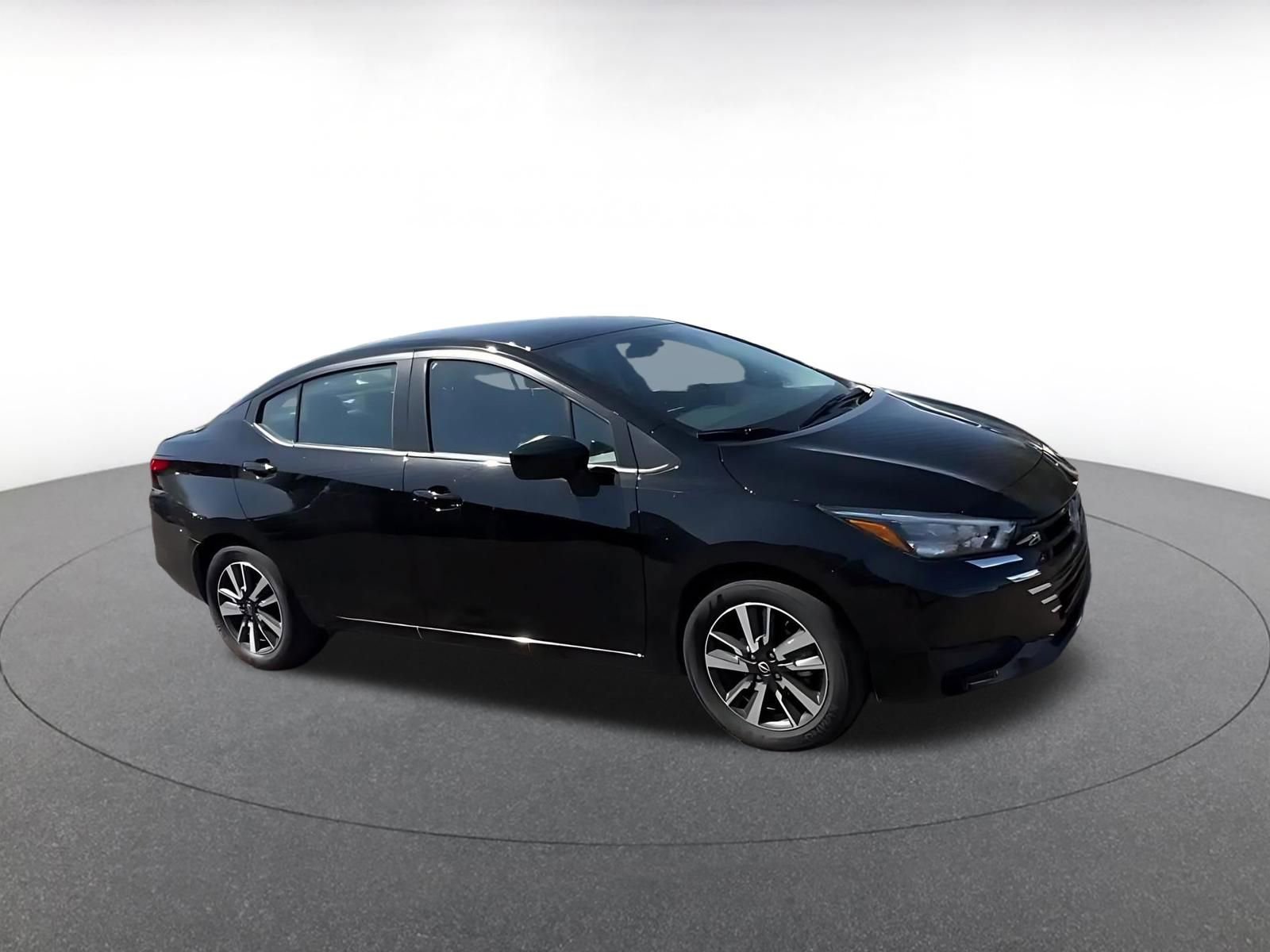 Used 2025 Nissan Versa SV FWD image 2