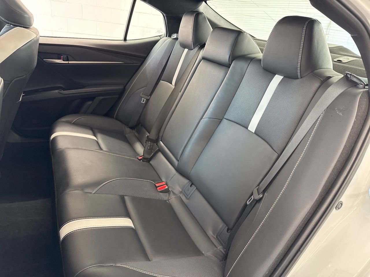 Used 2025 Toyota Camry SE w/ Convenience Package image 37