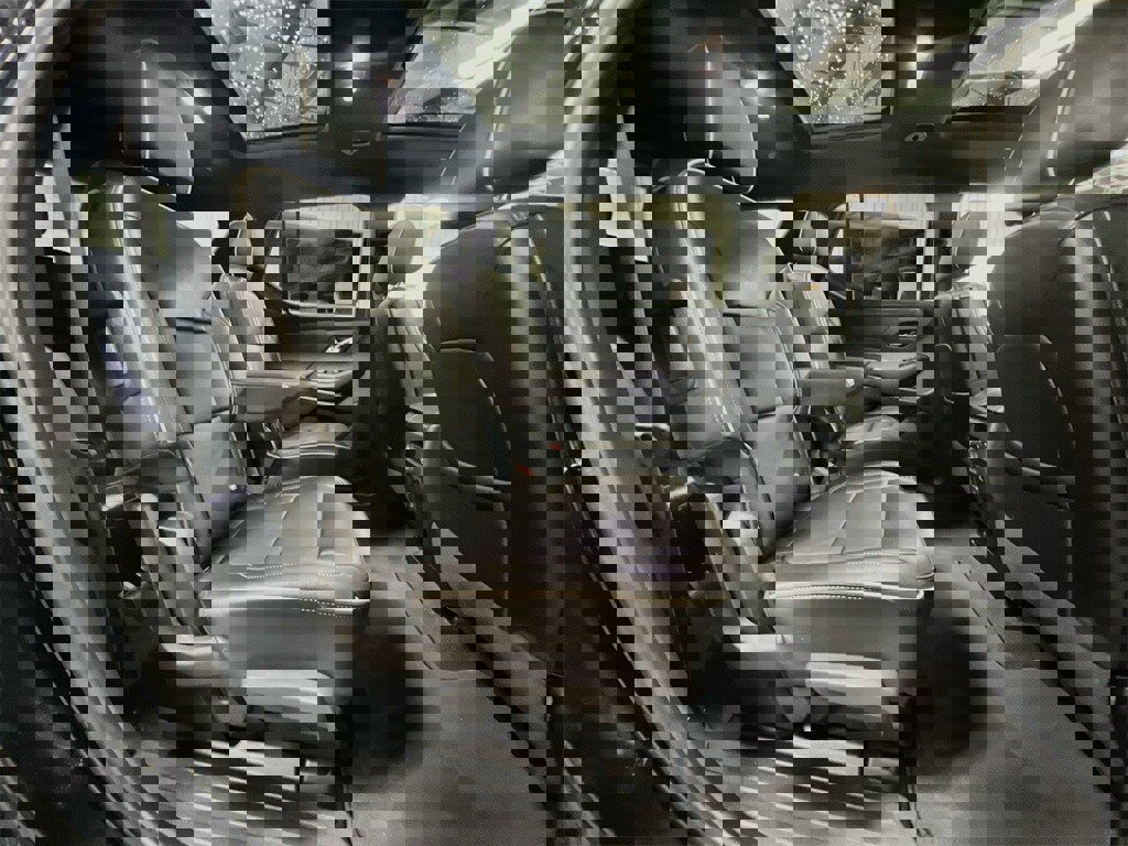 Used 2023 Chevrolet Traverse Premier w/ Redline Edition image 37