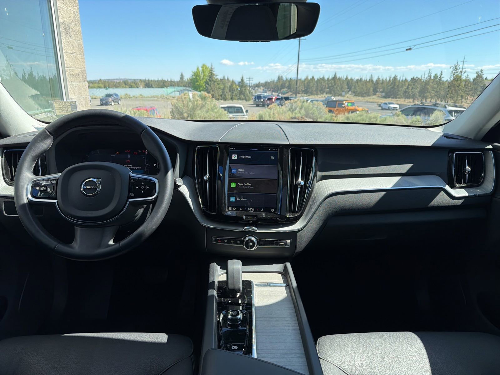 Used 2025 Volvo XC60 B5 Plus AWD/4WD image 10