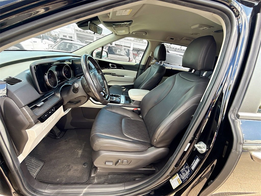 Used 2024 Kia Carnival EX image 23