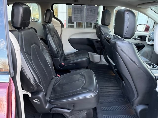 Used 2017 Chrysler Pacifica Limited w/ UConnect Theater Package image 10
