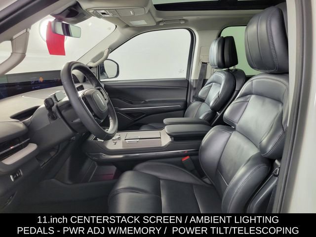 Used 2025 Lincoln Navigator Reserve image 13