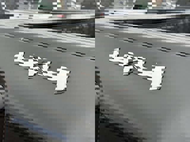 Used 2022 GMC Sierra 2500 SLE w/ SLE Value Package; image 8