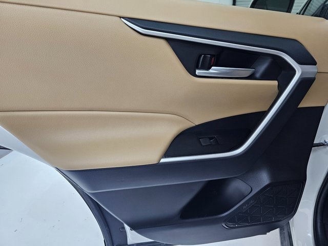 Used 2021 Toyota RAV4 XLE w/ Convenience Package image 32