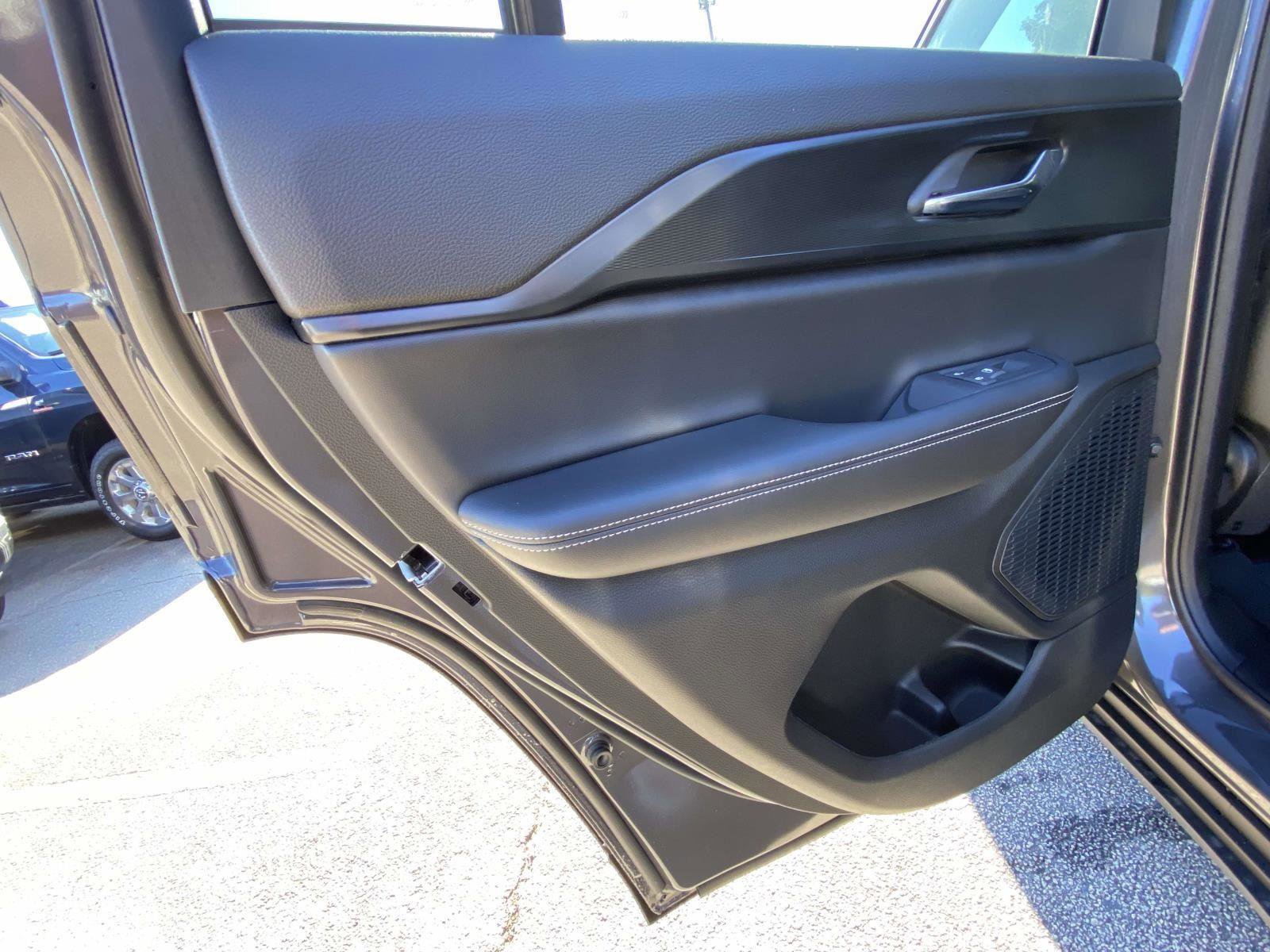 New 2025 Jeep Grand Cherokee Laredo X w/ Luxury Tech Group I image 13